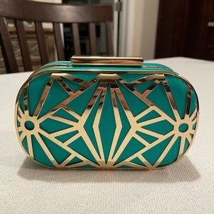 NWOT  AlDO womens clutch with detachable shoulder chain